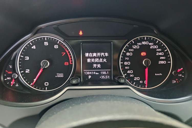 Used Audi Q5 2017 40 TFSI Ambition Edition Odometer Close Up