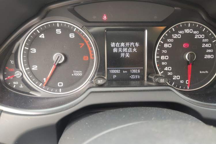 Used Audi Q5 2017 40 TFSI Technology Edition Odometer Close Up