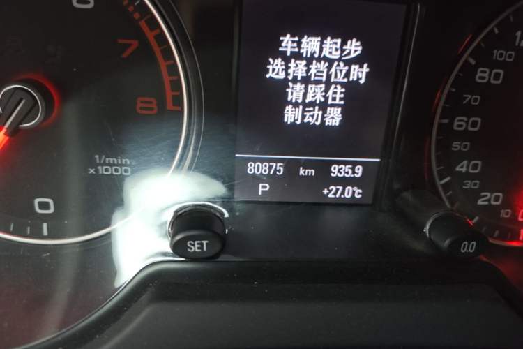 Used Audi Q5 2017 40 TFSI Technology Edition Odometer Close Up