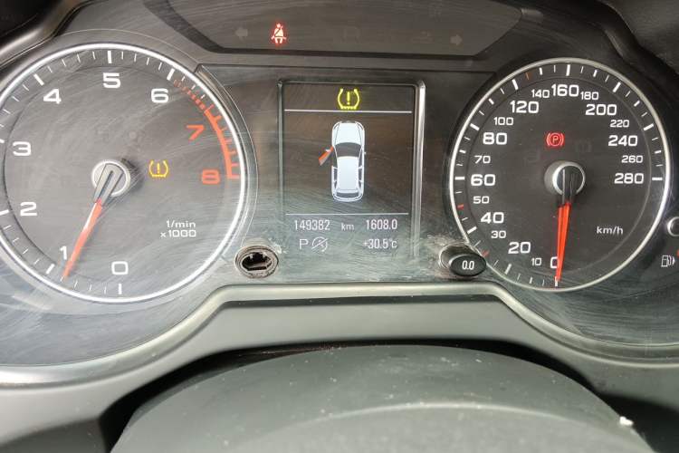 Used Audi Q5 2017 40 TFSI Technology Edition Odometer Close Up