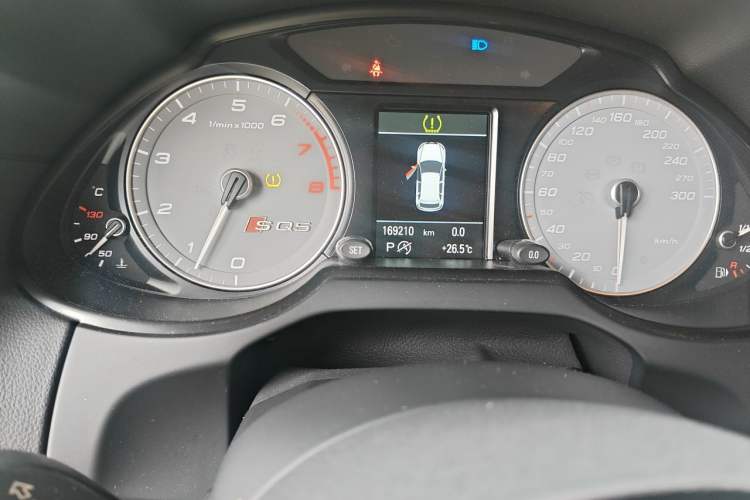 Used Audi Q5 2017 SQ5 3.0 TFSI quattro Odometer Close Up