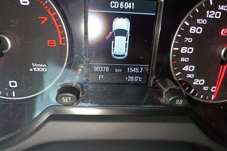 Used Audi Q5 2017 40 TFSI Technology Edition Odometer Close Up