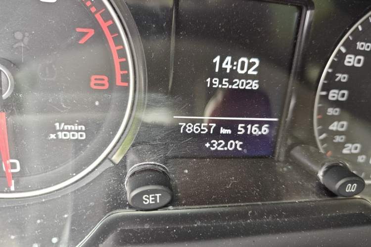 Used Audi Q5 2017 Plus 40 TFSI Ambition Model Odometer Close Up