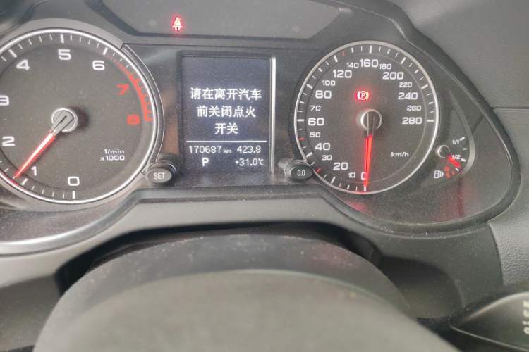 Used Audi Q5 2017 Plus 40 TFSI Ambition Model Odometer Close Up