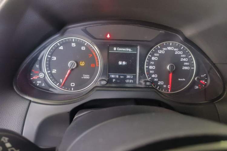 Used Audi Q5 2017 40 TFSI Dynamic Edition Odometer Close Up
