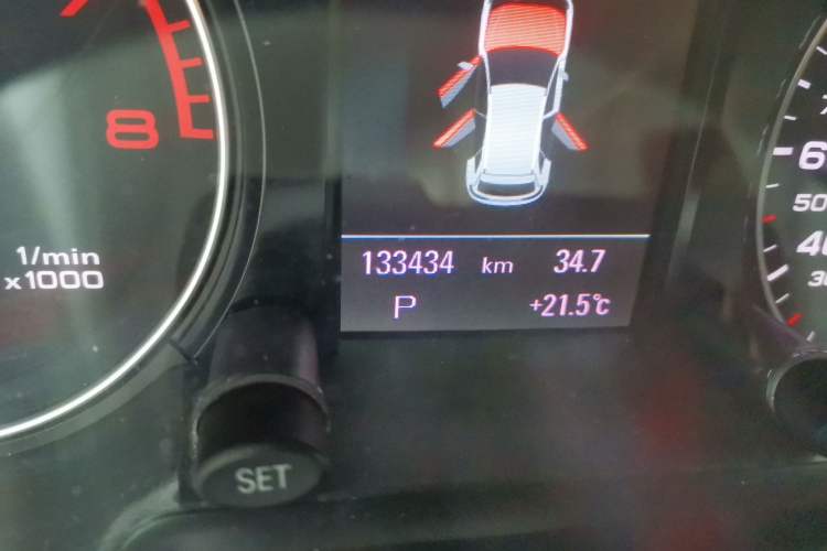Used Audi Q5 2017 Plus 40 TFSI Technology Model Odometer Close Up