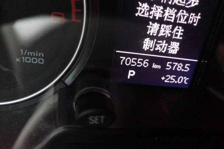 Used Audi Q5 2017 40 TFSI Ambition Edition Odometer Close Up