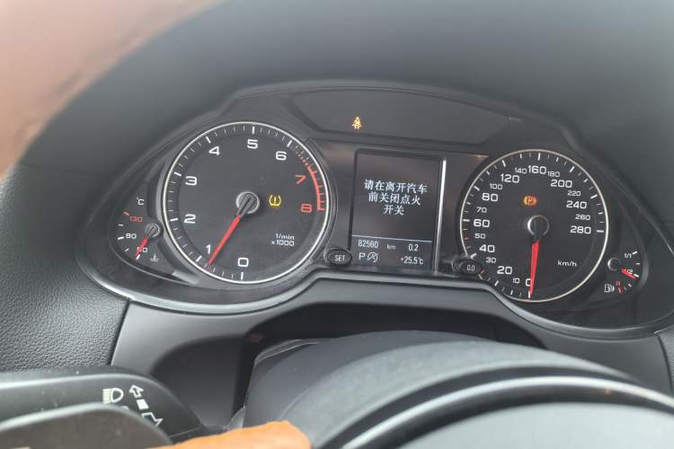 Used Audi Q5 2017 40 TFSI Technology Edition Odometer Close Up