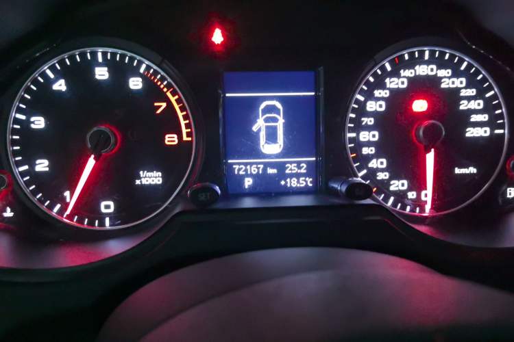 Used Audi Q5 2017 40 TFSI Ambition Edition Odometer Close Up