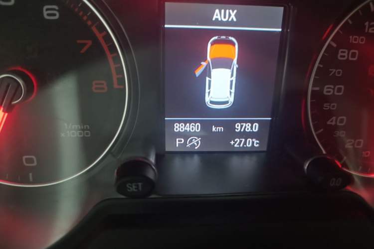 Used Audi Q5 2017 40 TFSI Technology Edition Odometer Close Up