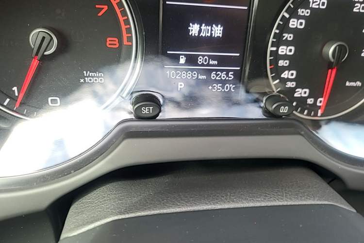 Used Audi Q5 2017 40 TFSI Ambition Edition Odometer Close Up