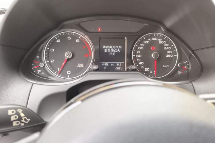 Used Audi Q5 2017 Plus 40 TFSI Technology Model Odometer Close Up
