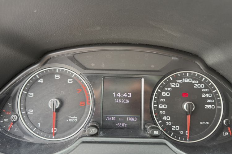 Used Audi Q5 2017 40 TFSI Technology Edition Odometer Close Up