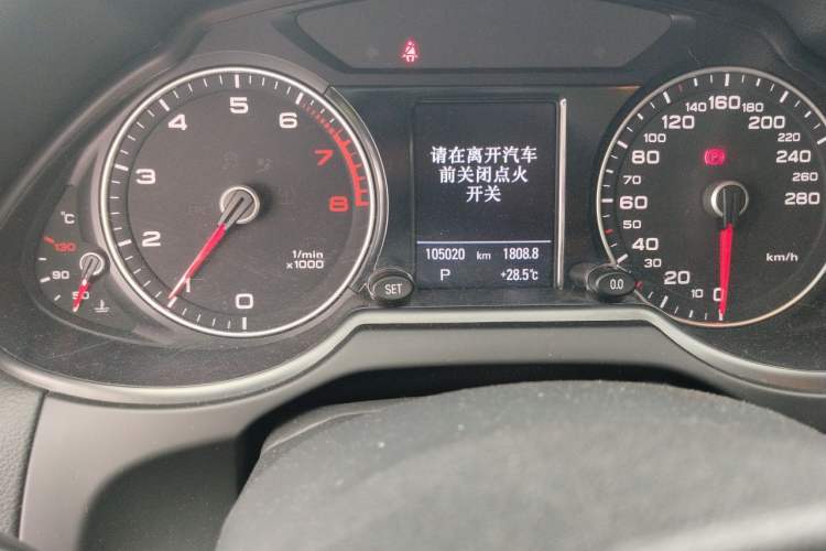 Used Audi Q5 2017 Plus 40 TFSI Technology Model Odometer Close Up