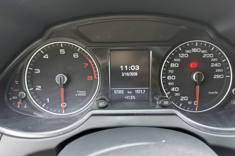 Used Audi Q5 2017 Plus 40 TFSI Technology Model Odometer Close Up