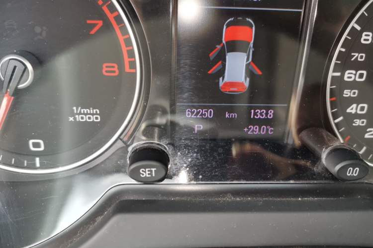 Used Audi Q5 2017 Plus 40 TFSI Technology Model Odometer Close Up