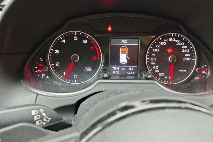 Used Audi Q5 2017 40 TFSI Technology Edition Odometer Close Up