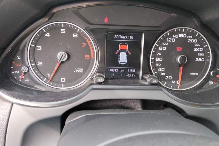 Used Audi Q5 2017 40 TFSI Technology Edition Odometer Close Up