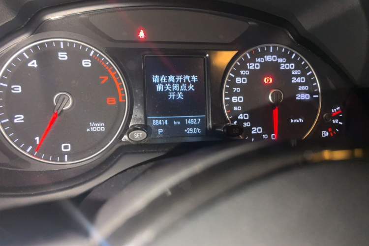 Used Audi Q5 2017 Plus 40 TFSI Technology Model Odometer Close Up