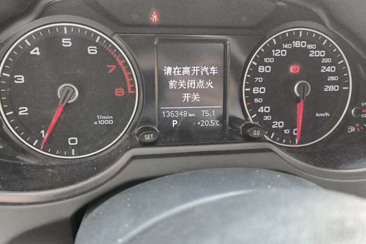 Used Audi Q5 2017 40 TFSI Ambition Edition Odometer Close Up