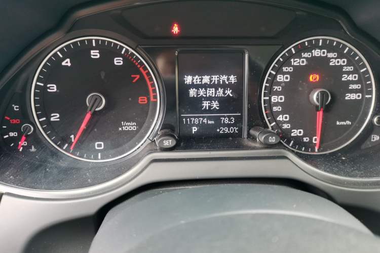 Used Audi Q5 2017 Plus 40 TFSI Ambition Model Odometer Close Up