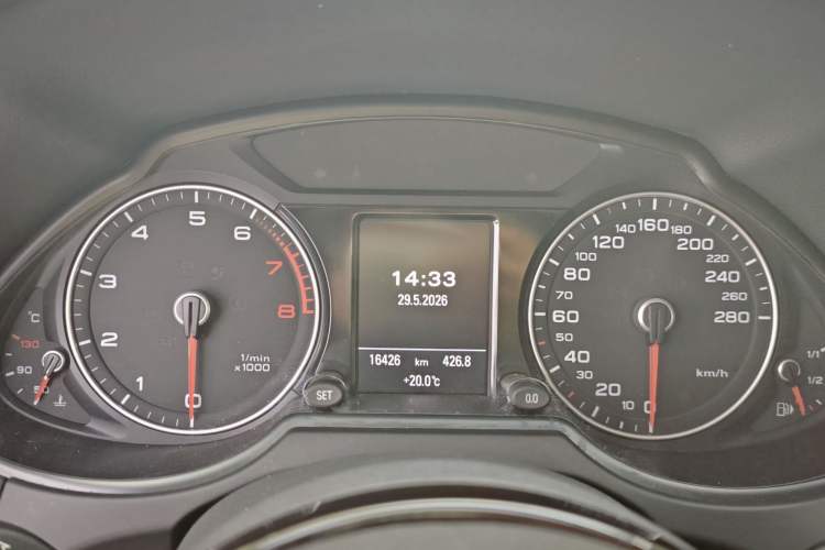 Used Audi Q5 2017 Plus 40 TFSI Technology Model Odometer Close Up