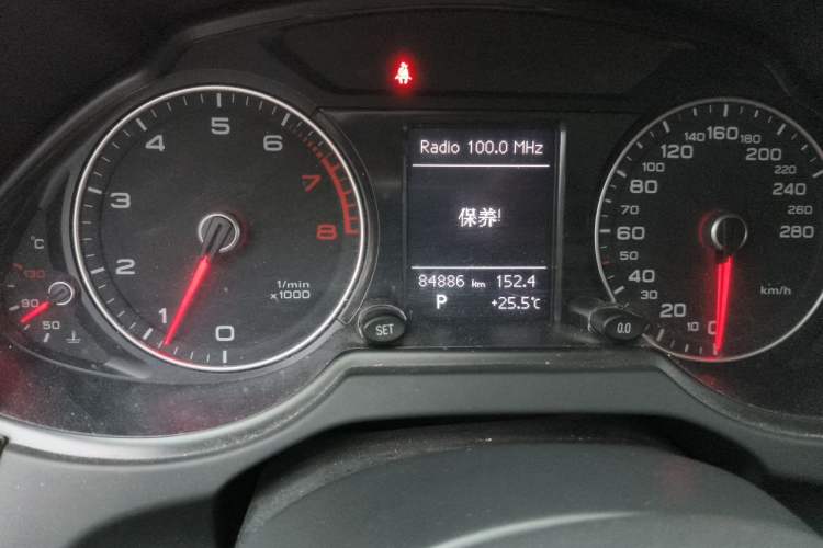 Used Audi Q5 2017 40 TFSI Ambition Edition Odometer Close Up