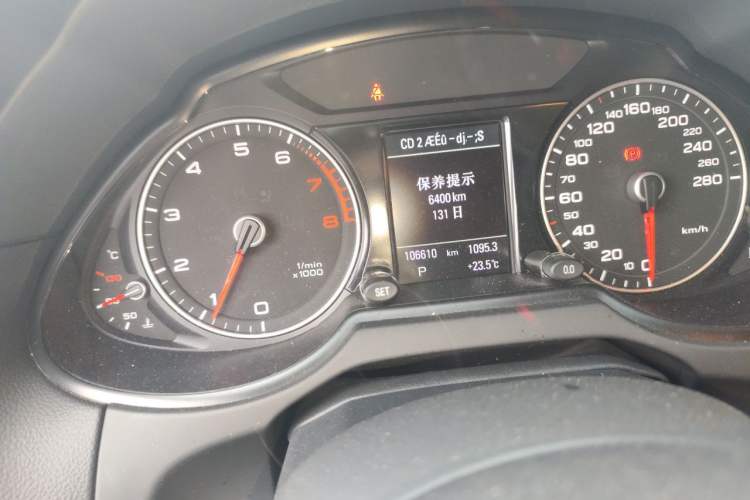 Used Audi Q5 2017 Plus 40 TFSI Technology Model Odometer Close Up