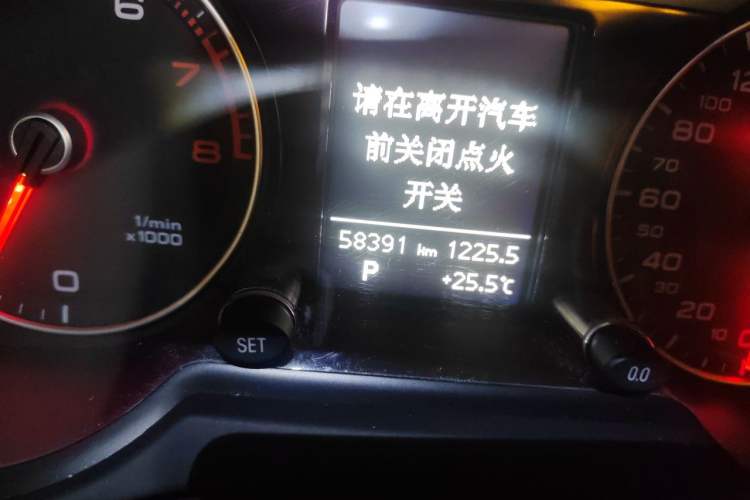 Used Audi Q5 2017 40 TFSI Ambition Edition Odometer Close Up