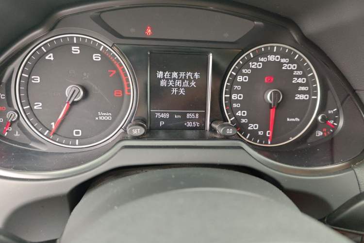 Used Audi Q5 2017 Plus 40 TFSI Technology Model Odometer Close Up
