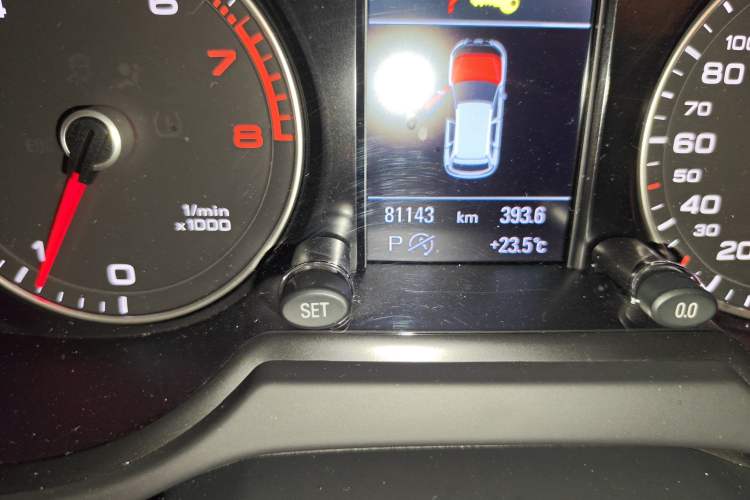 Used Audi Q5 2017 Plus 40 TFSI Technology Model Odometer Close Up