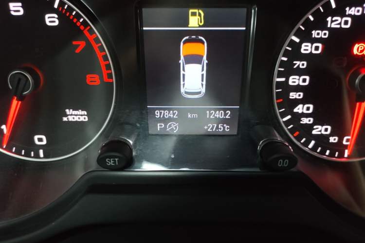 Used Audi Q5 2017 Plus 40 TFSI Technology Model Odometer Close Up