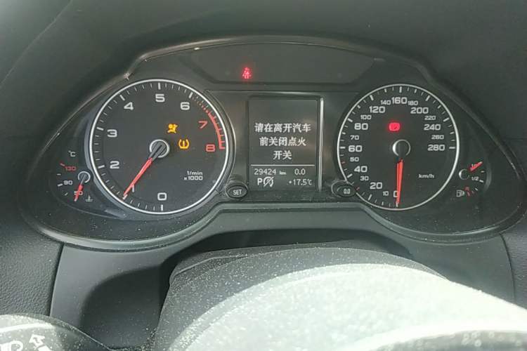 Used Audi Q5 2017 40 TFSI Ambition Edition Odometer Close Up