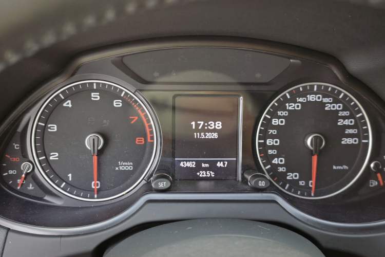 Used Audi Q5 2017 Plus 40 TFSI Technology Model Odometer Close Up
