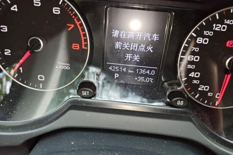 Used Audi Q5 2017 40 TFSI Ambition Edition Odometer Close Up