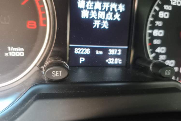 Used Audi Q5 2017 40 TFSI Dynamic Edition Odometer Close Up