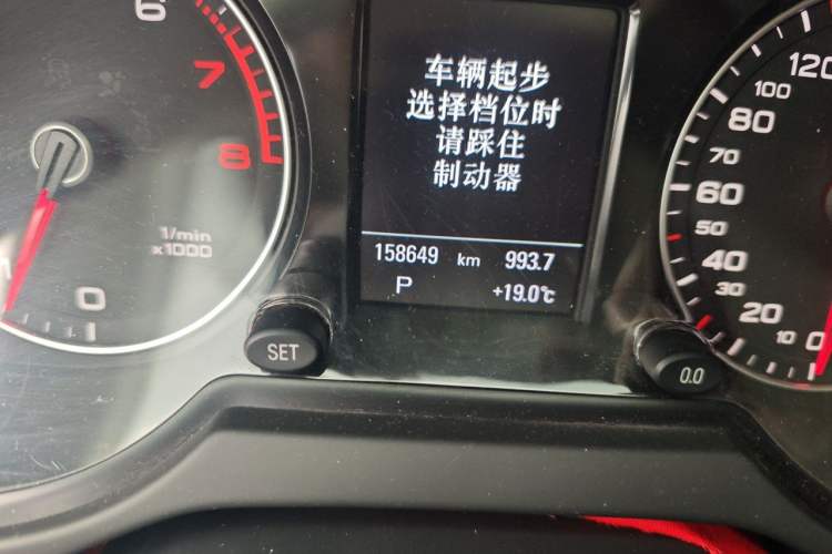 Used Audi Q5 2017 Plus 40 TFSI Technology Model Odometer Close Up