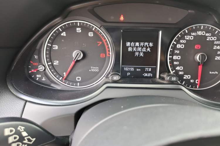 Used Audi Q5 2017 Plus 40 TFSI Technology Model Odometer Close Up