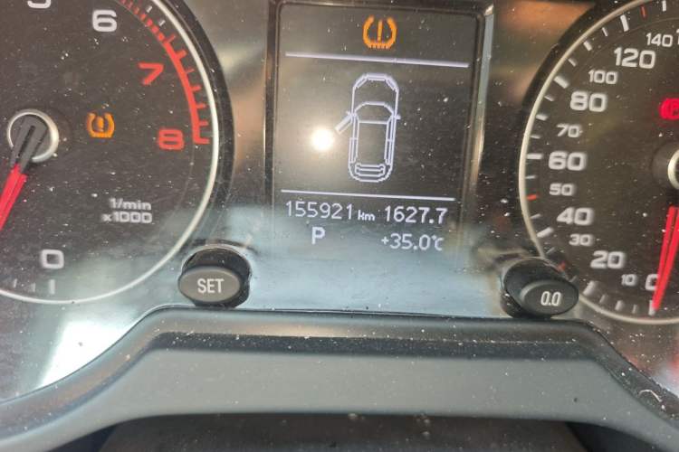 Used Audi Q5 2017 40 TFSI Ambition Edition Odometer Close Up
