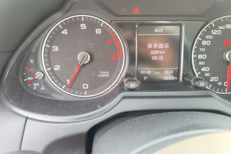 Used Audi Q5 2017 Plus 40 TFSI Technology Model Odometer Close Up