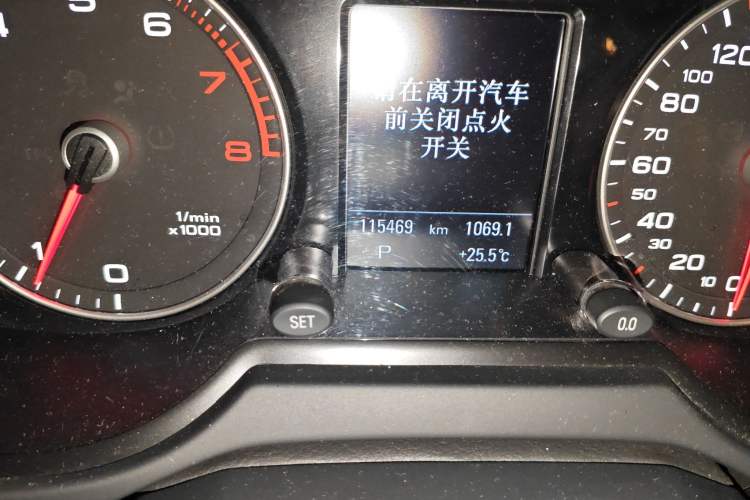 Used Audi Q5 2017 Plus 40 TFSI Technology Model Odometer Close Up