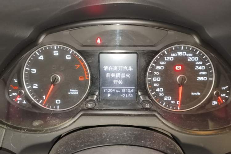 Used Audi Q5 2017 40 TFSI Ambition Edition Odometer Close Up