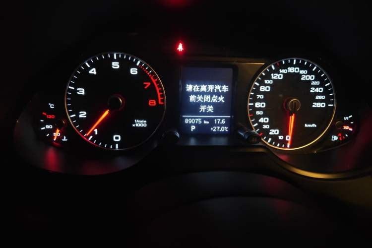 Used Audi Q5 2017 40 TFSI Ambition Edition Odometer Close Up