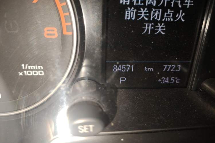 Used Audi Q5 2017 40 TFSI Comfort Model Odometer Close Up