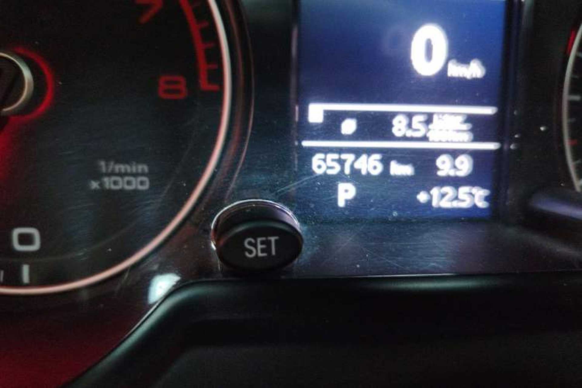 Used Audi Q5 2017 40 TFSI Ambition Edition Odometer Close Up