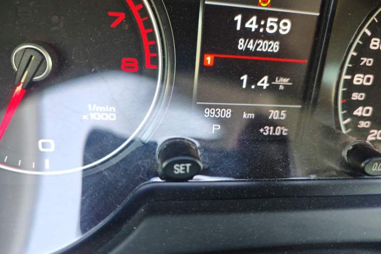 Used Audi Q5 2017 40 TFSI Technology Edition Odometer Close Up