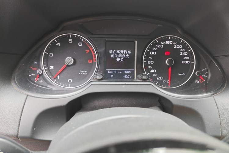 Used Audi Q5 2017 Plus 40 TFSI Technology Model Odometer Close Up