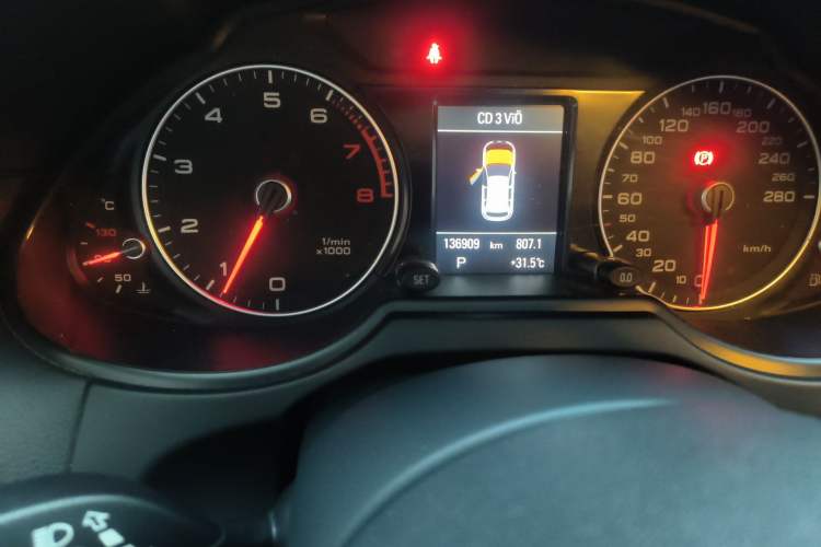Used Audi Q5 2017 Plus 40 TFSI Technology Model Odometer Close Up