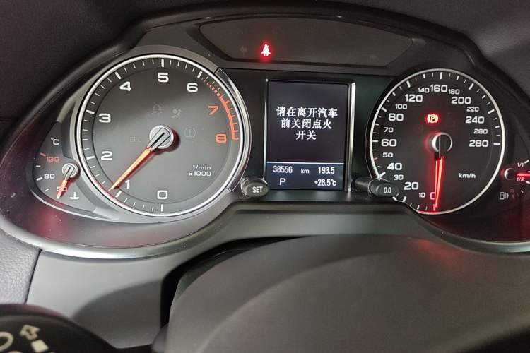 Used Audi Q5 2017 Plus 40 TFSI Technology Model Odometer Close Up