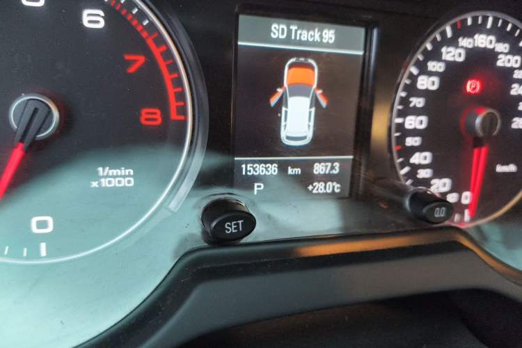 Used Audi Q5 2017 Plus 40 TFSI Technology Model Odometer Close Up